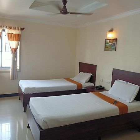Sky Park Hotels Tiruppur Eksteriør billede