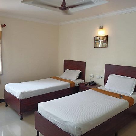 Sky Park Hotels Tiruppur Eksteriør billede