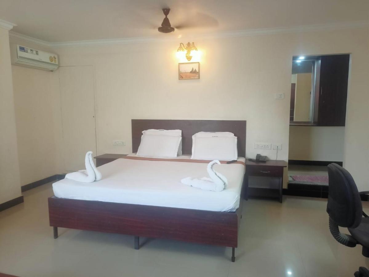 Sky Park Hotels Tiruppur Eksteriør billede
