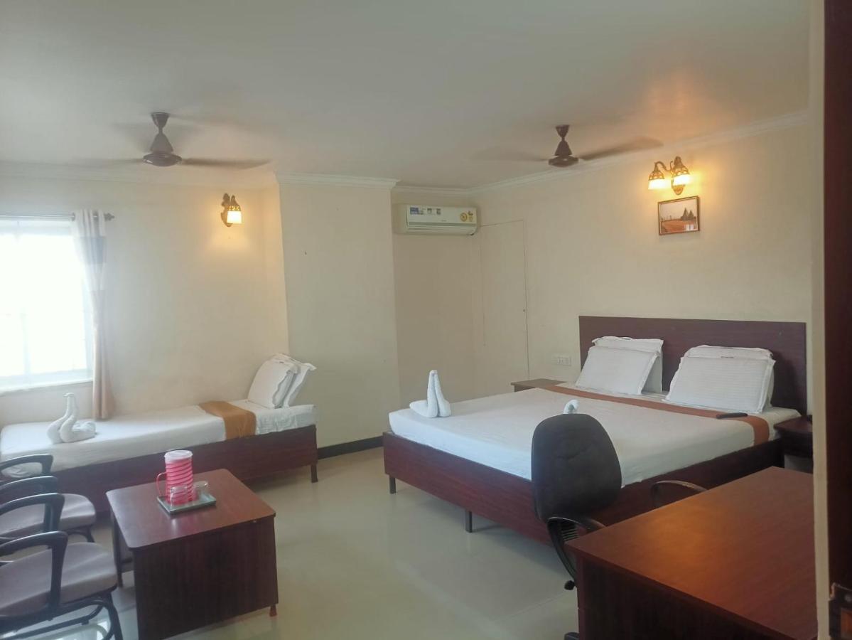 Sky Park Hotels Tiruppur Eksteriør billede