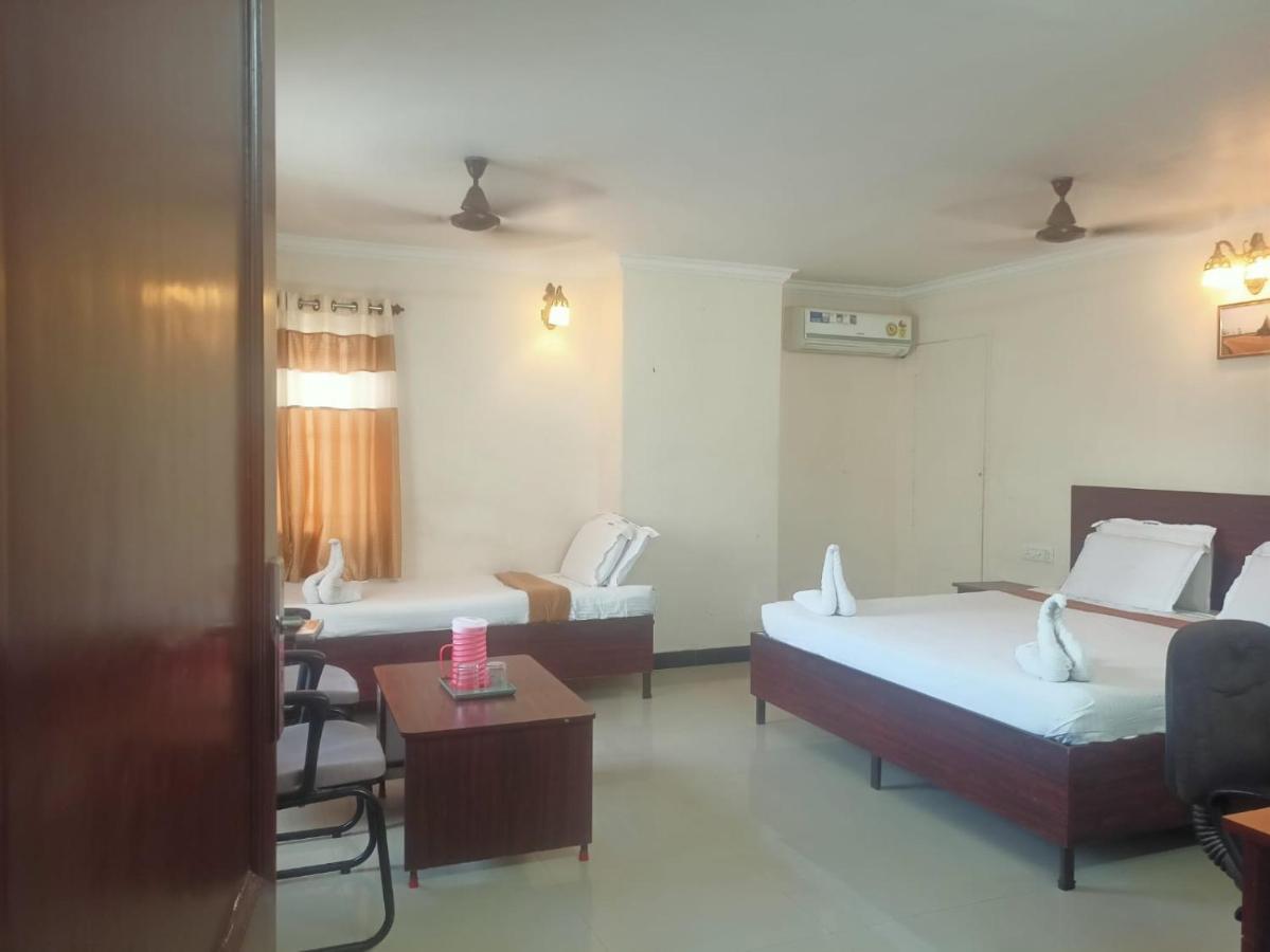 Sky Park Hotels Tiruppur Eksteriør billede